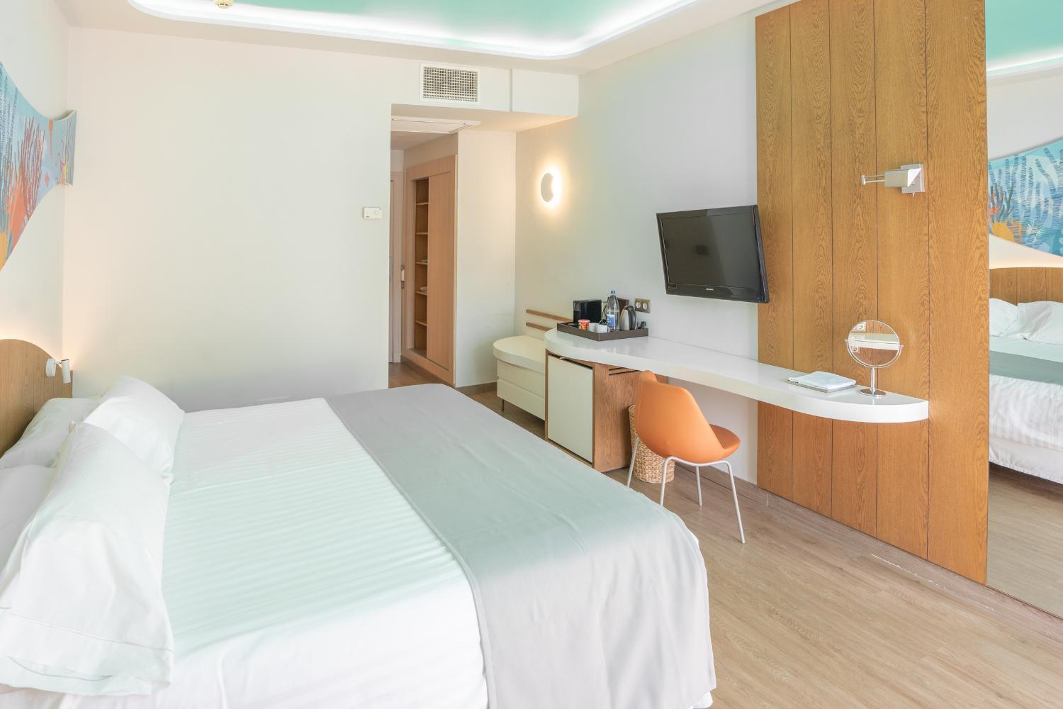 Doppelzimmer mit Balkon oder Terrasse (2 Erwachsene + 1 Kind)